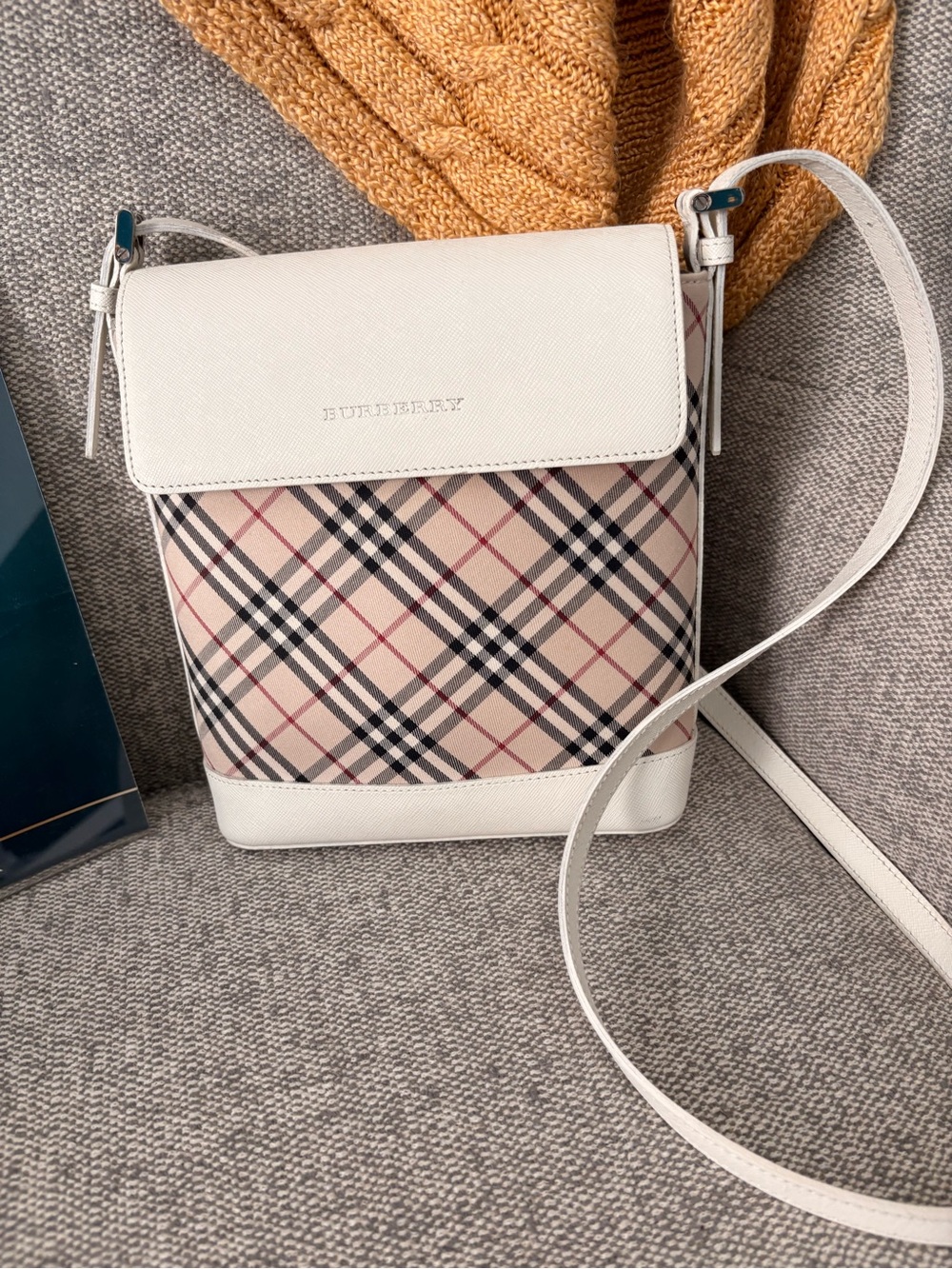 Burberry White Leather & Beige Nova Check Crossbody Bag - Picture 3 of 16